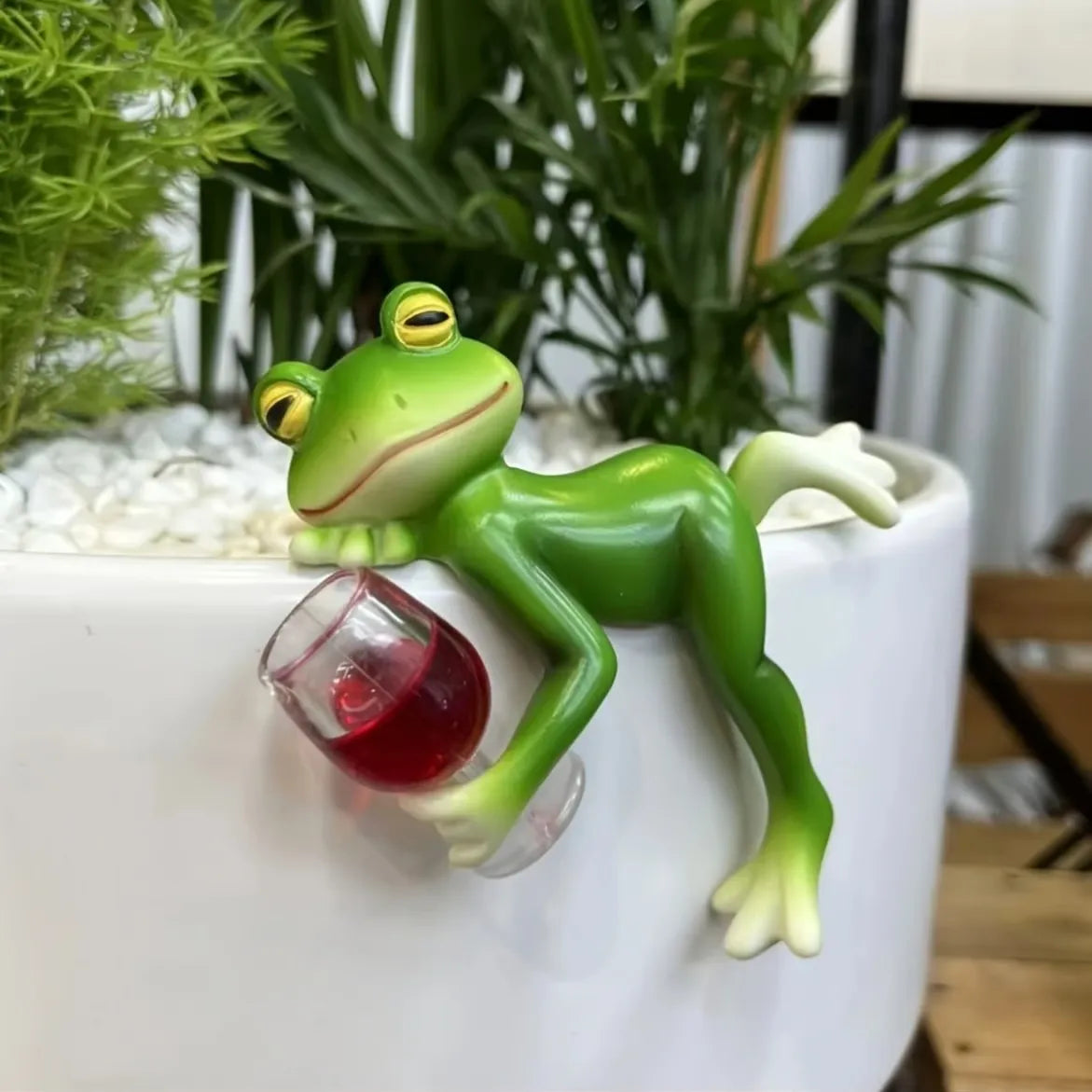 Glosrity Tipsy Frog